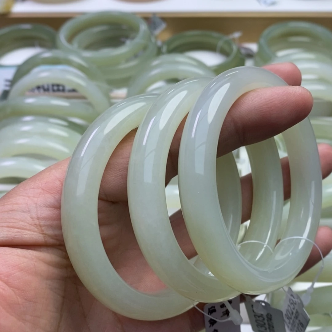 【闪购商品】和田玉手镯未镶嵌多样性发货，拍一发一。