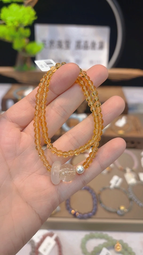 双圈黄水搭发晶配珠加玉髓跑环贝珠款手串Y3866