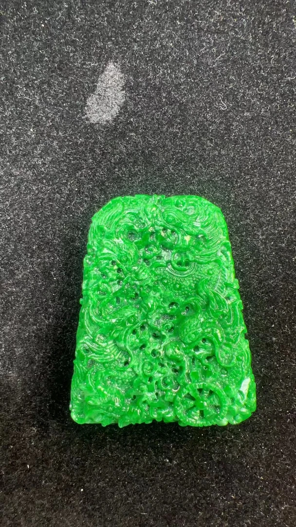 翡翠花青龙牌吊坠