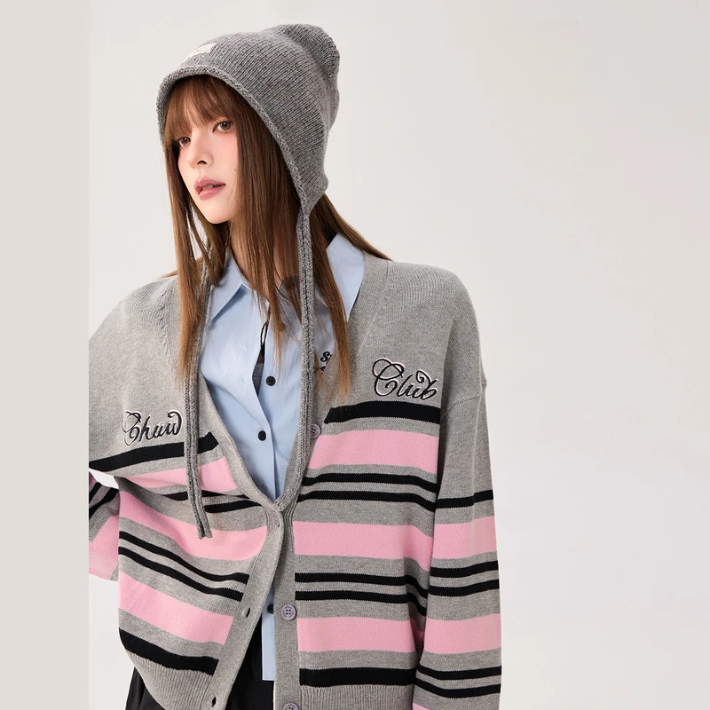 CHUU冬季女装字母刺绣设计感百搭条纹学院风穿搭百搭针织衫