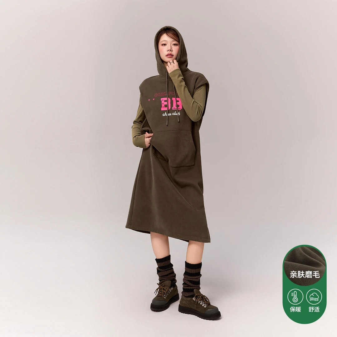 CHUU冬季女装字母印花设计抽绳开叉无袖百搭显瘦连衣裙