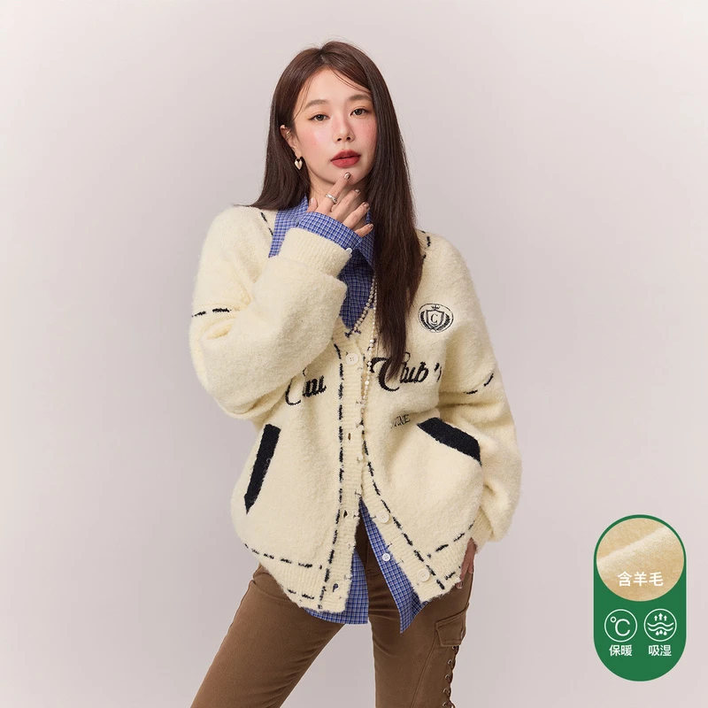 CHUU冬季女装字母刺绣设计学院风穿搭破洞开衫复古高级感针织衫