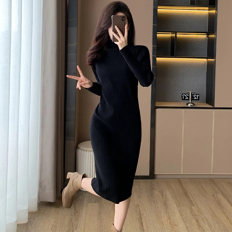 针织连衣裙女秋装2025内搭赫本风配大衣显瘦半高领长款过膝毛衣裙