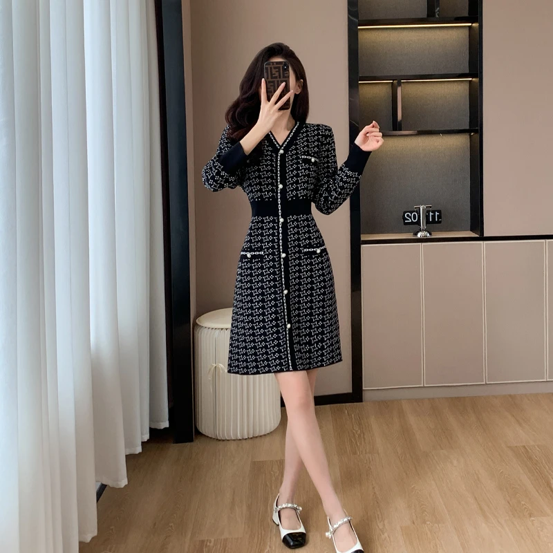 秋冬女装长袖连衣裙2025年新款冬天配大衣内搭千鸟格开衫针织裙子