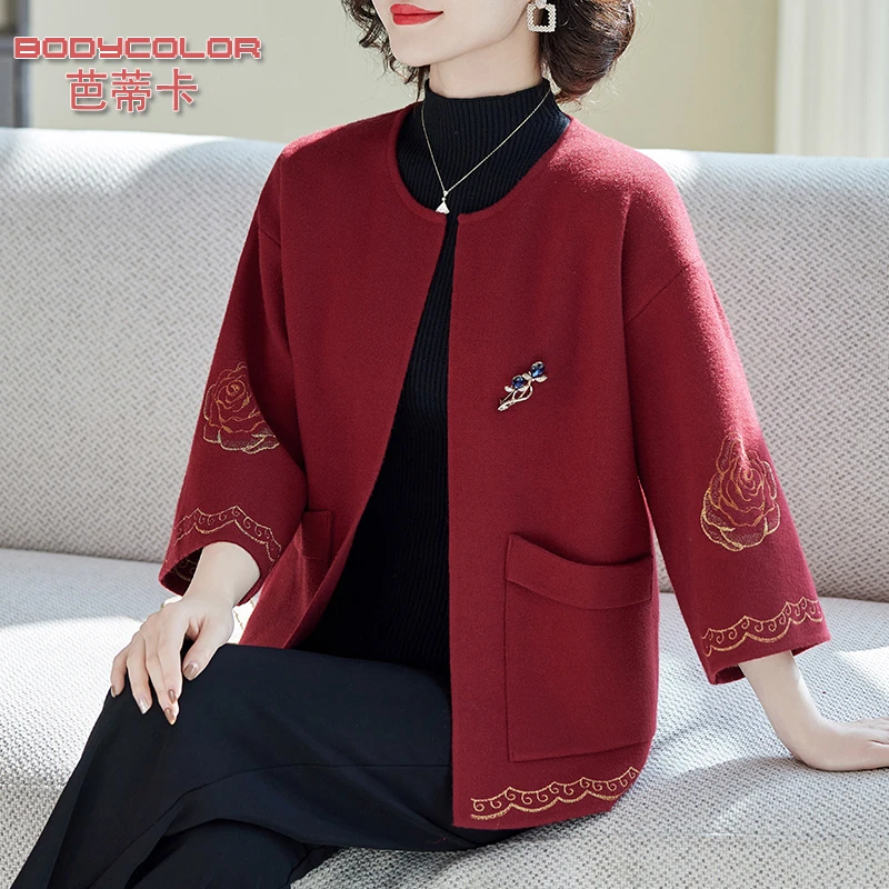 妈妈春秋装针织开衫洋气上衣服2024新款中老年人女装短款毛衣外套