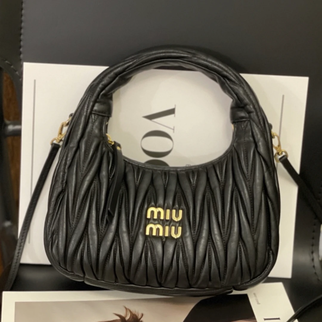 95新 MIU MIU/缪缪 阿白奢品/缪缪 黑色wander小号单肩包