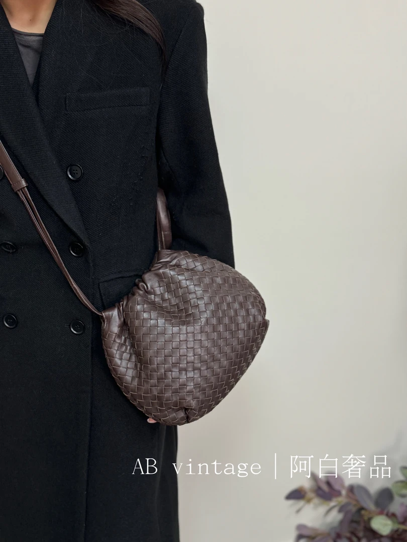 95新 BOTTEGA VENETA/葆蝶家 阿白奢品/BV 咖色编织单肩包