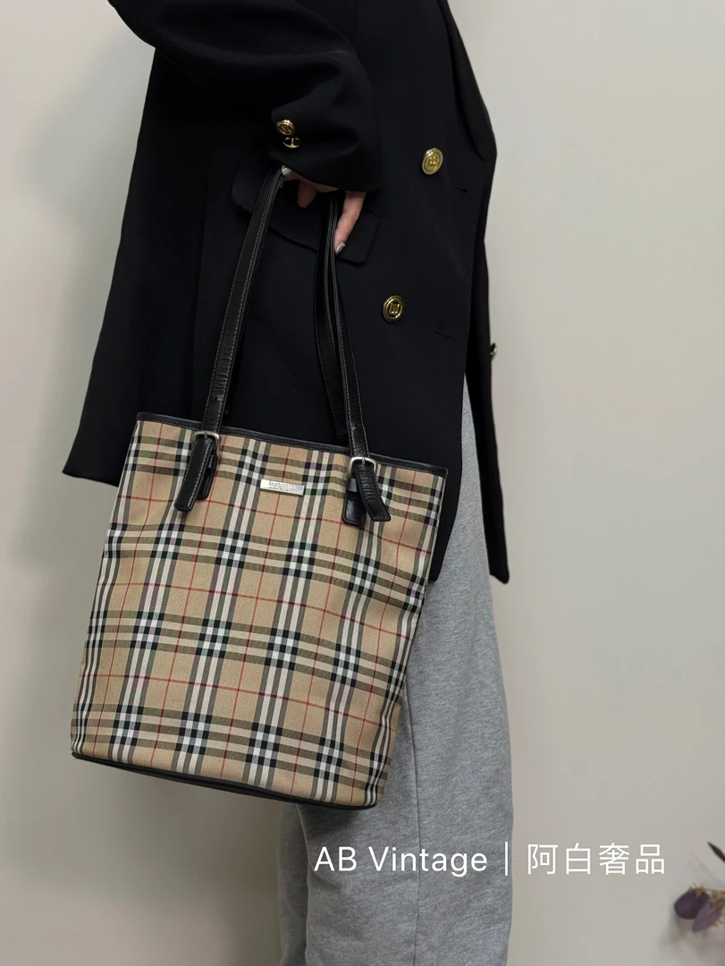 95新 BURBERRY/博柏利 阿白奢品/Burberry 格纹水桶包