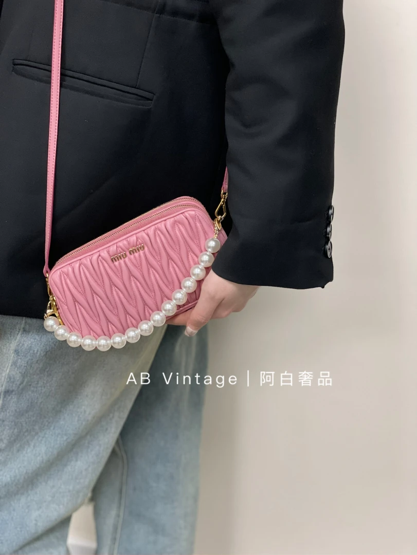 95新 MIU MIU/缪缪 阿白奢品｜miumiu粉色双层相机斜挎包