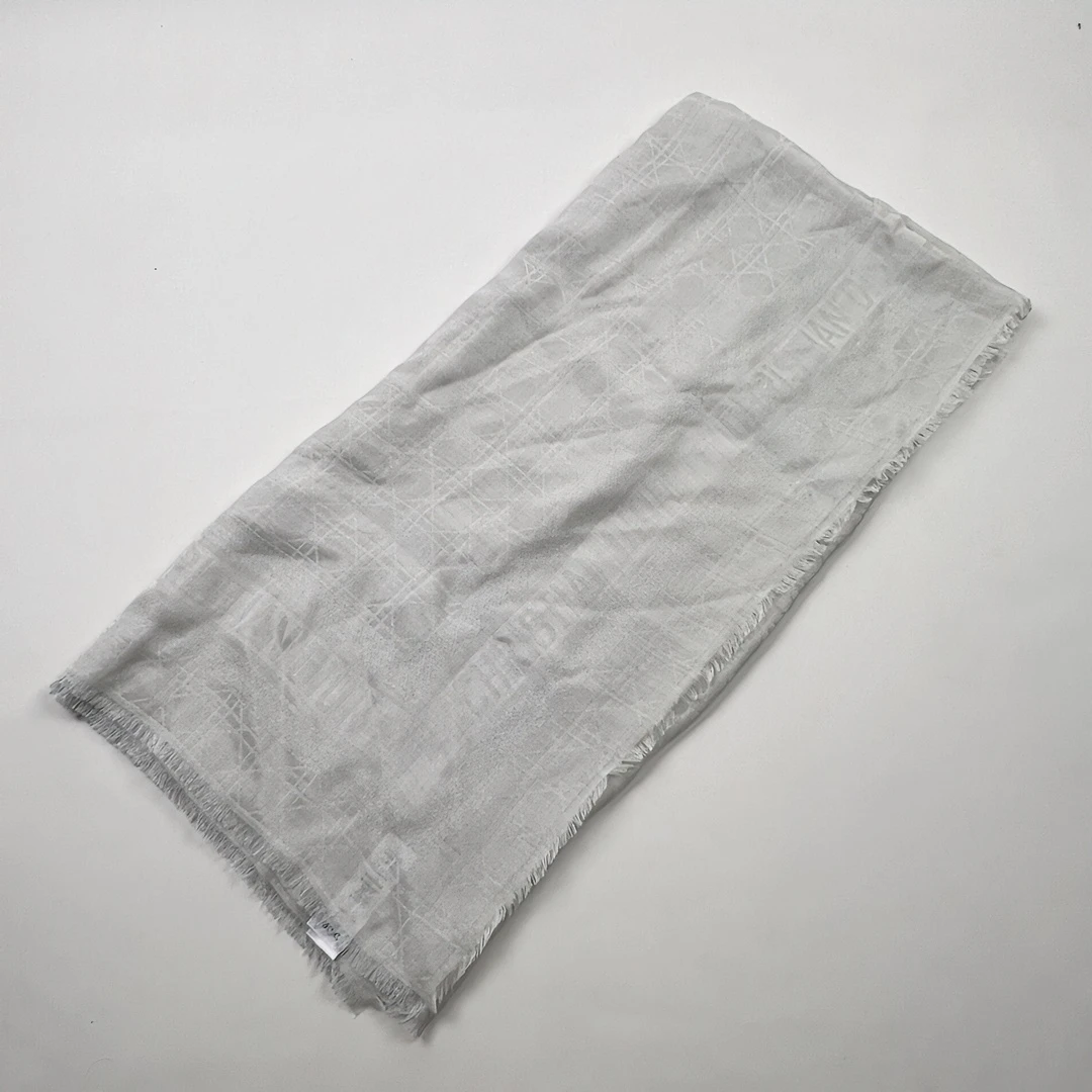 全新未使用 DIOR/迪奥 时尚百搭经典藤格纹围巾 银白色