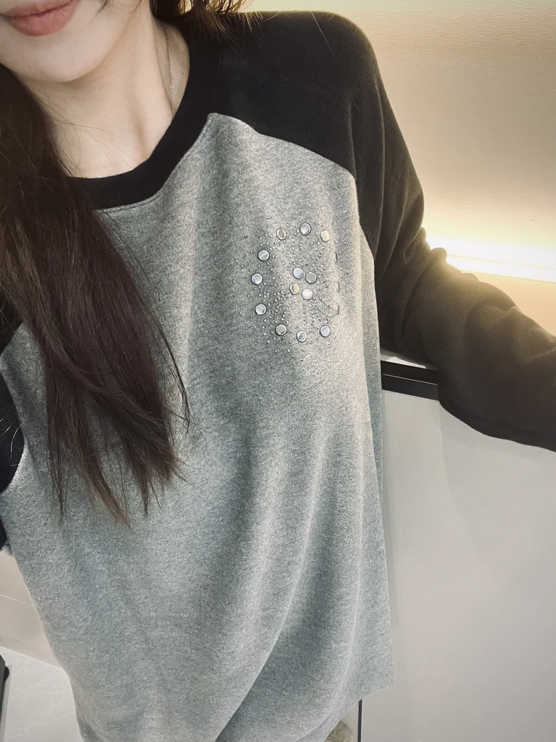 【LQ潮牌】2024秋冬新款梵文烫钻时尚显瘦拼色长袖T恤插肩袖