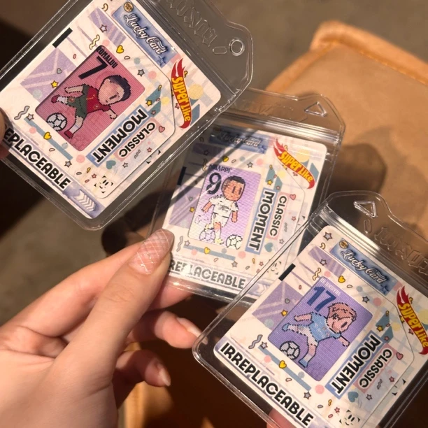 Q版球星射门卡踢球卡套挂件像素动态卡背包挂饰球迷足球礼物