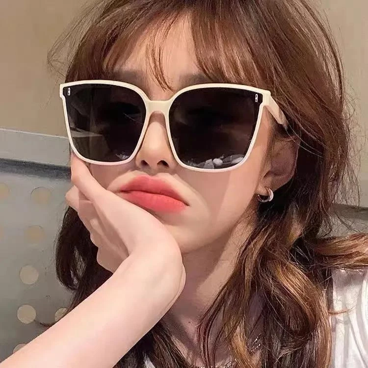 2024网红辣妹太阳镜复古韩版百搭墨镜防紫外线时尚高颜值白色潮流
