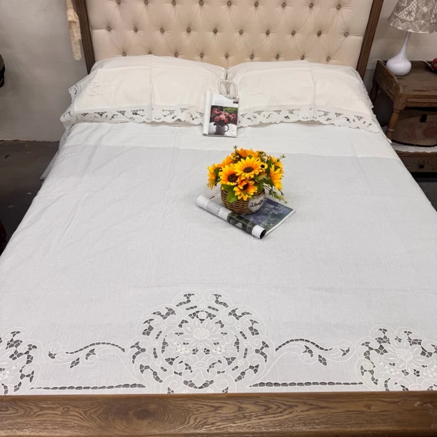 A205  手绣大菊花三件套双人床单+枕套  白色麻质2.5*2.7m 有氧化