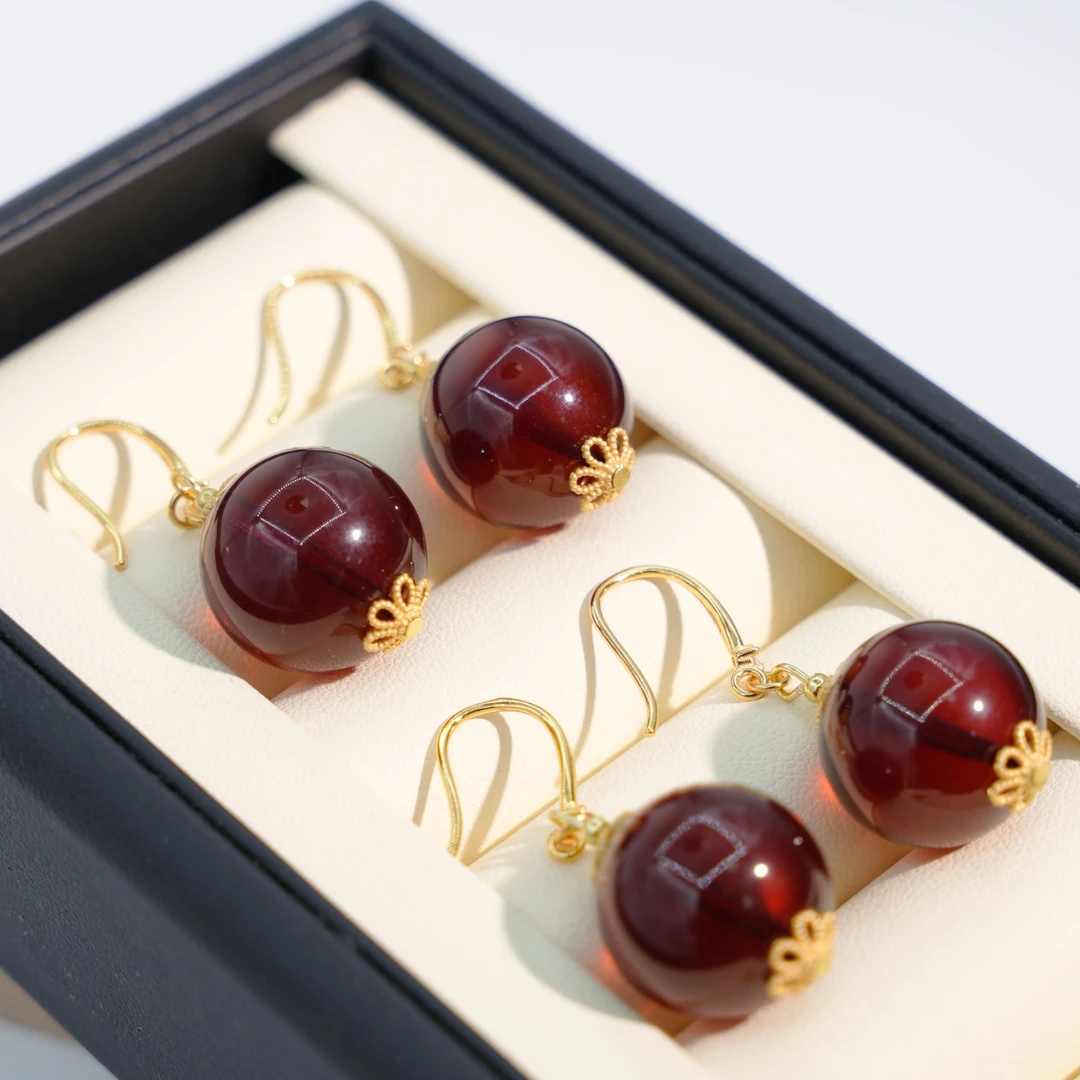 16mm+血珀圆珠耳钩YB4328201多样性发一件