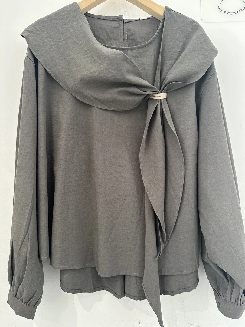 轻薄气质衬衫时尚