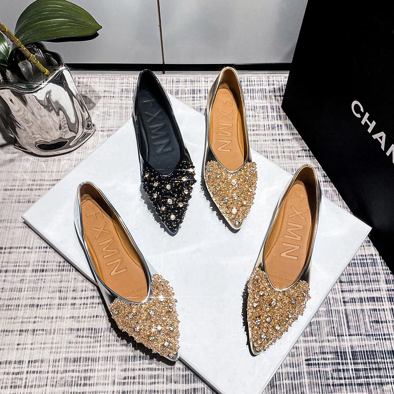 春秋季2024新款百搭尖头平底鞋软底水钻浅口女单鞋大码女鞋41一43