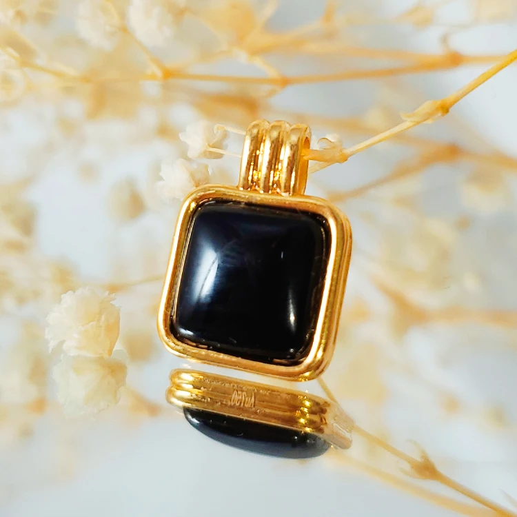 18K金黑玛瑙无事牌方牌吊坠   G6717