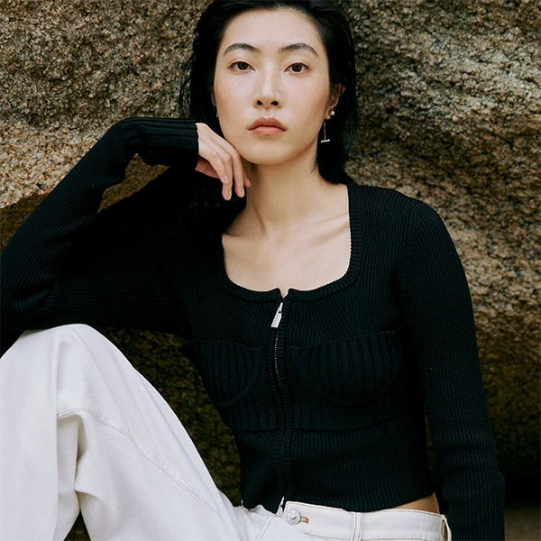 Auuuu/UNCODED 长袖显瘦短款时尚休闲黑色针织衫KWSSP1Z435