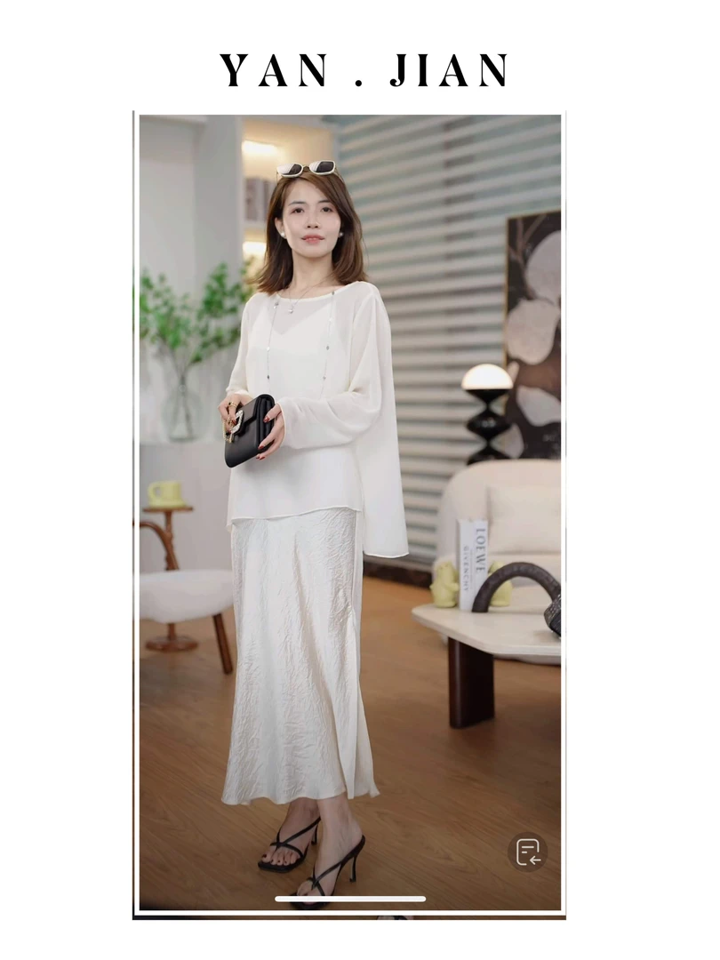 言简-【风铃】醋酸压皱V领吊带裙-优雅气质