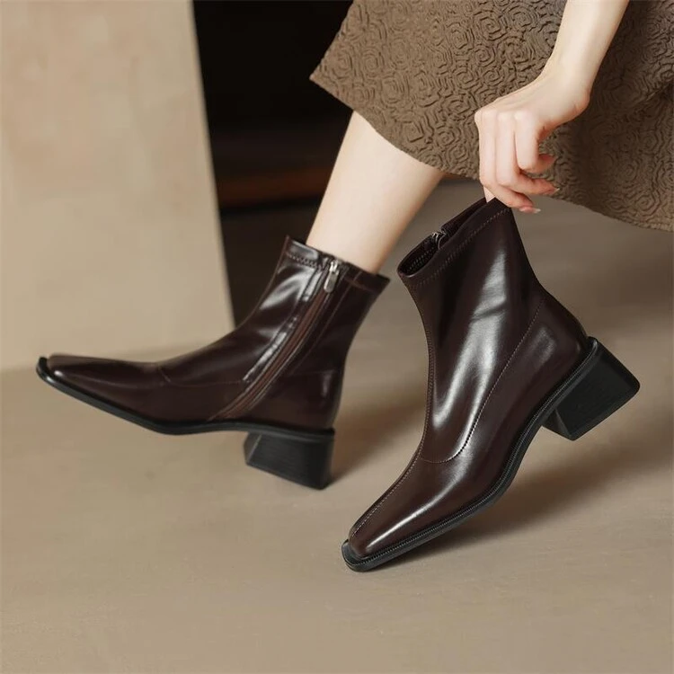 方头短靴女2024新款秋冬瘦瘦靴欧美风真皮粗跟高跟侧拉链短筒靴子