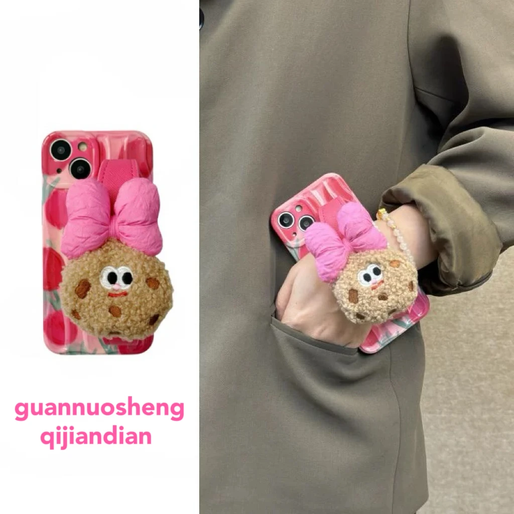 趣味毛绒曲奇饼腕带适用iphone16promax手机壳苹果15全包14侧背13