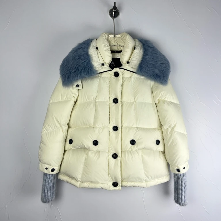 MONCLER外套/长袖连帽毛领羽绒服外套/公价1.5W/1码/1178