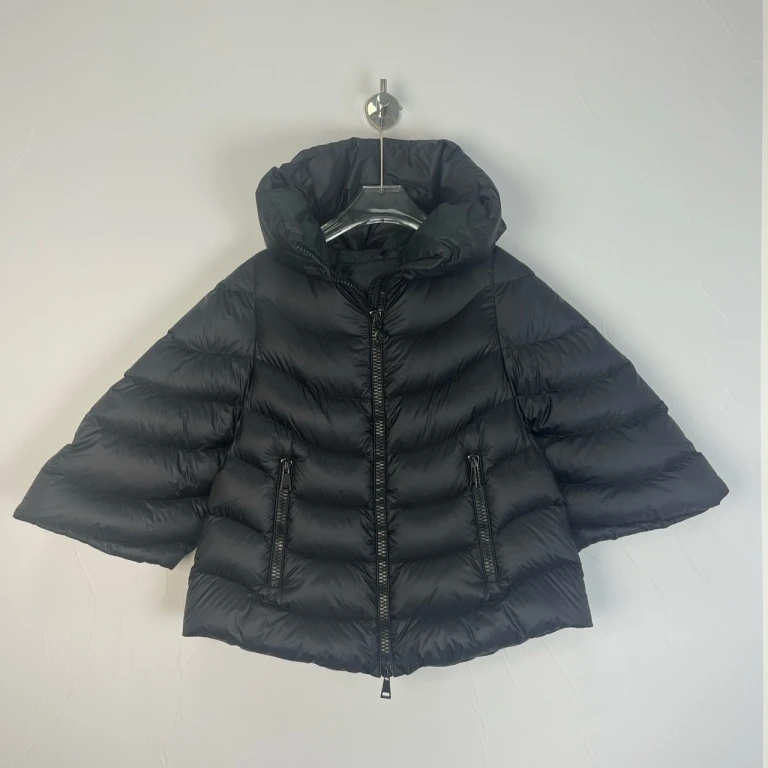 MONCLER蒙口羽绒服外套/斗篷短款羽绒服/公价1.25W/1码/1101