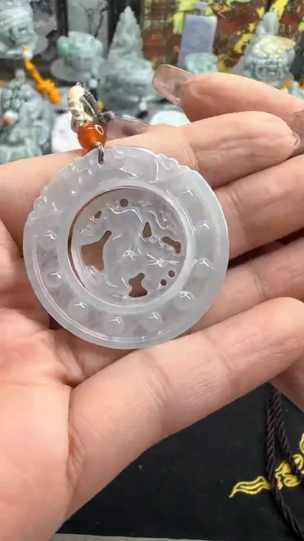 【闪购商品】翡翠颈饰未镶嵌旋转马牌