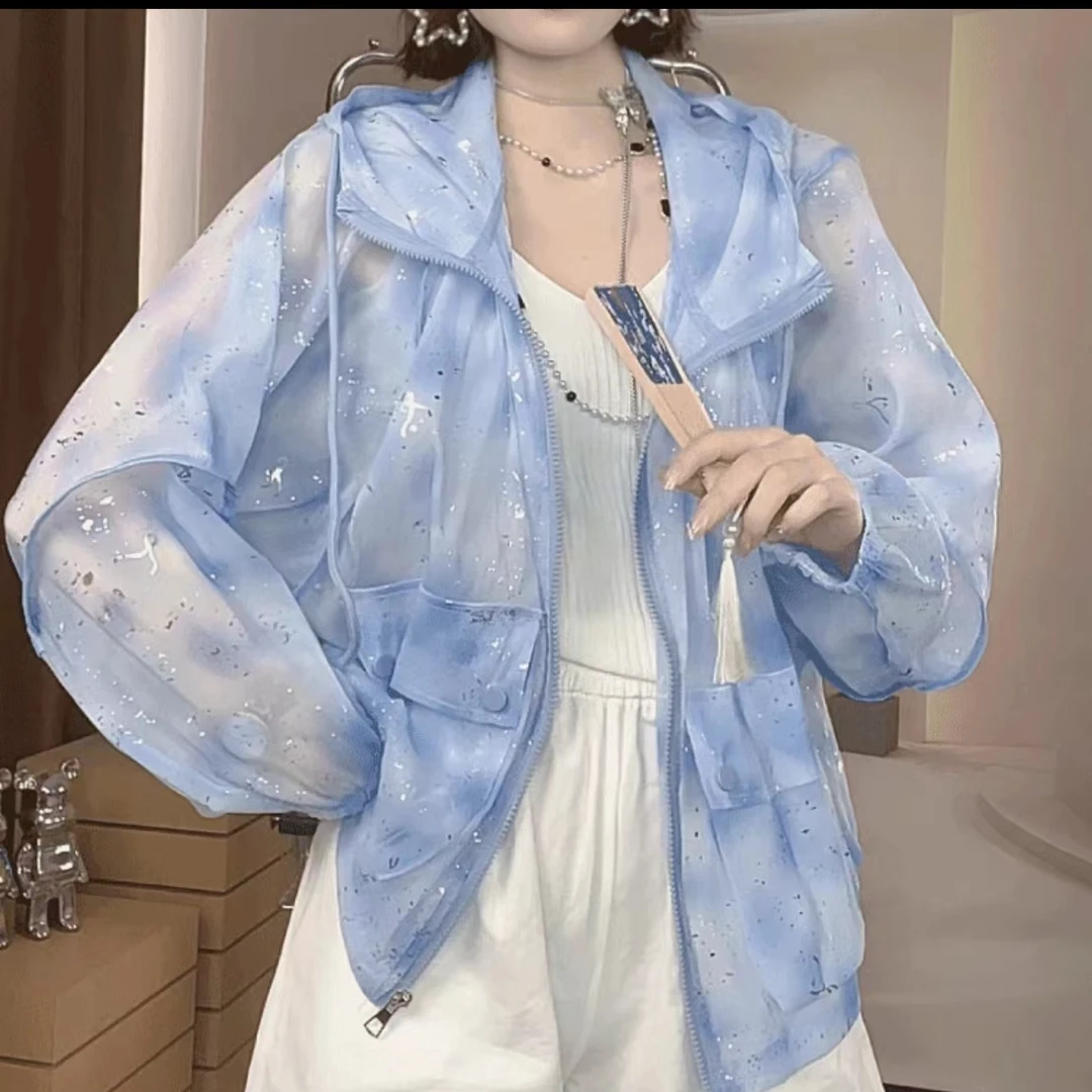 蓝色晕染烫金面料连帽宽松时尚百搭透气女士防晒衣