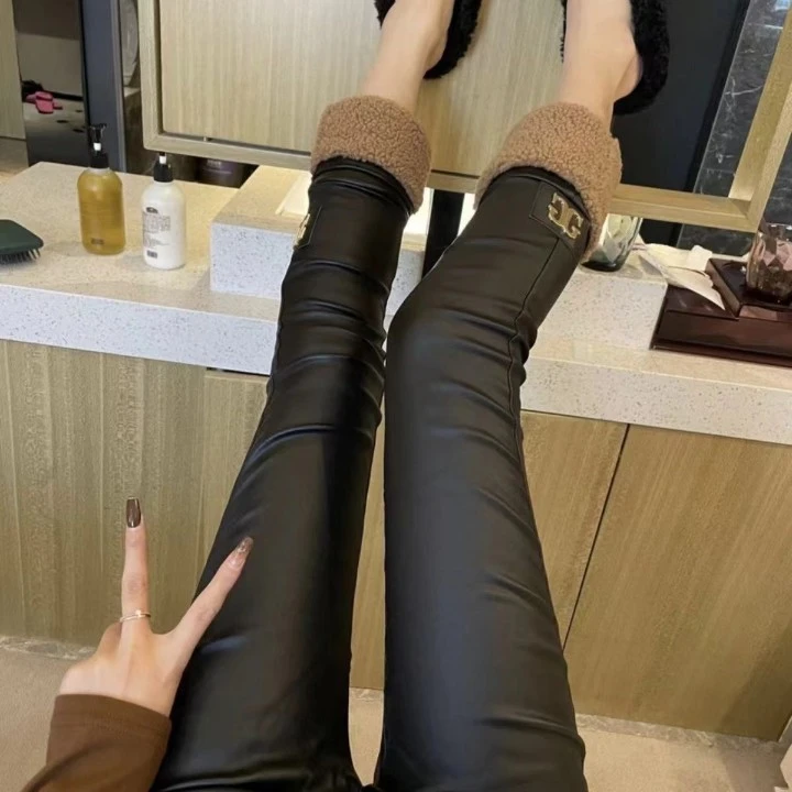1252涂层皮抓绒九分小脚裤