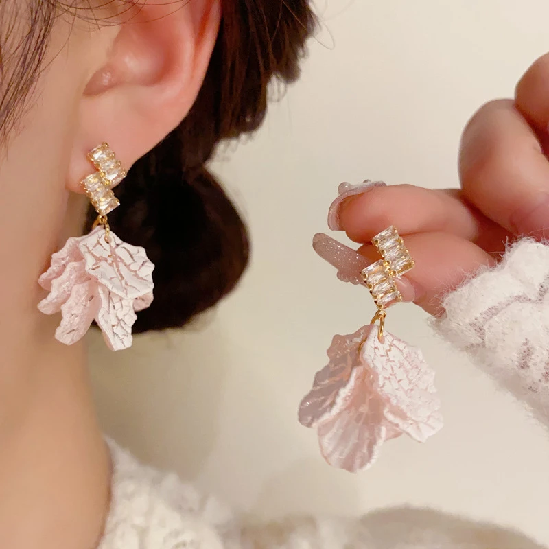 铜合金亚克力耳饰 个性几何微镶锆石裂纹花瓣耳环女气质