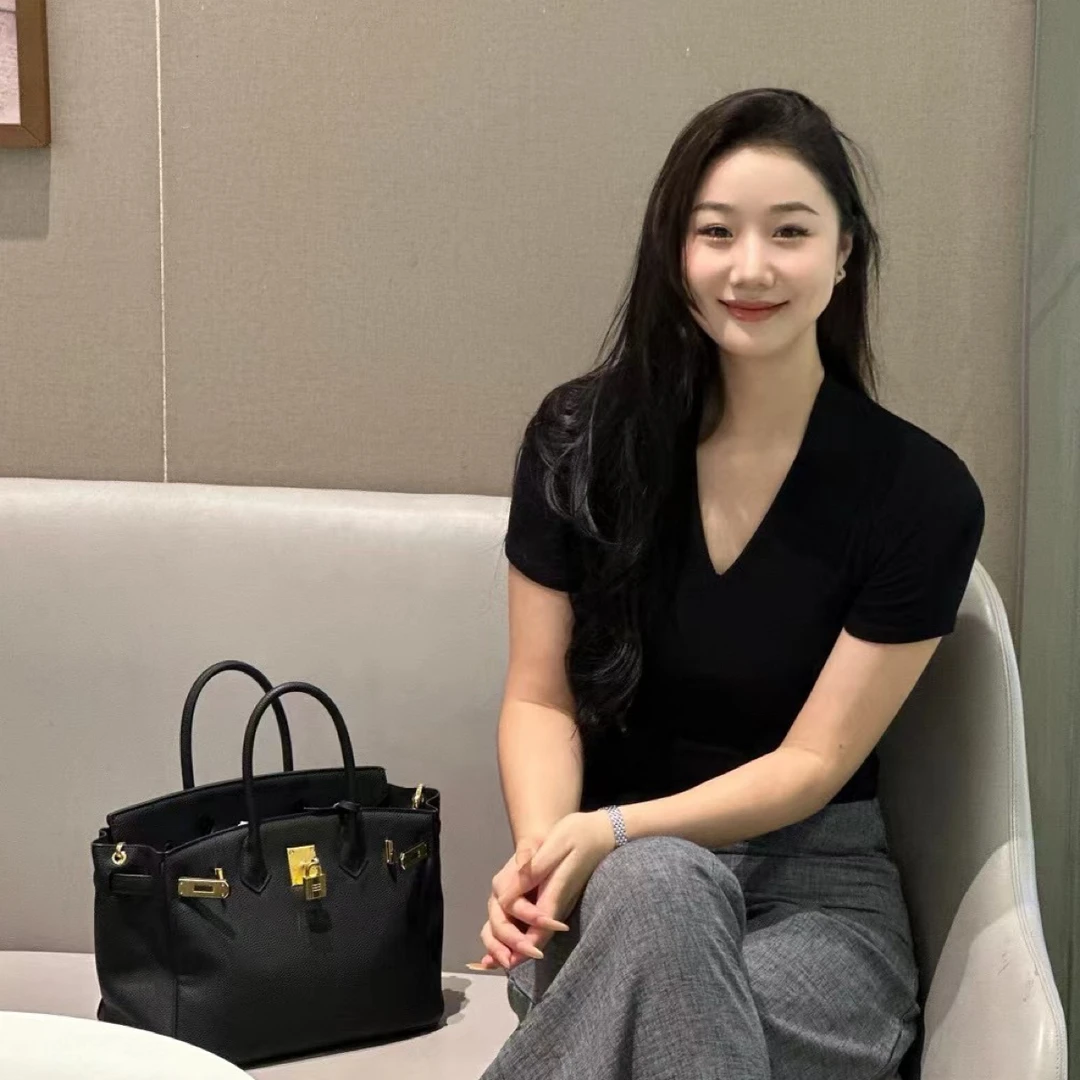 【韩不韩】黑色ｖ领短袖