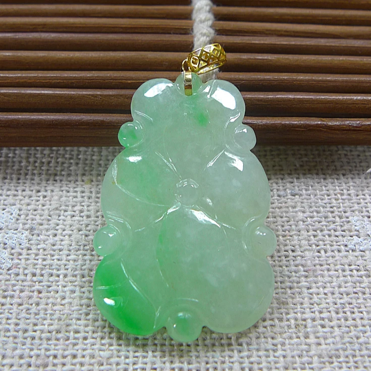 缅甸天然翡翠A货 老坑冰润飘绿荷叶吊坠镶18k金