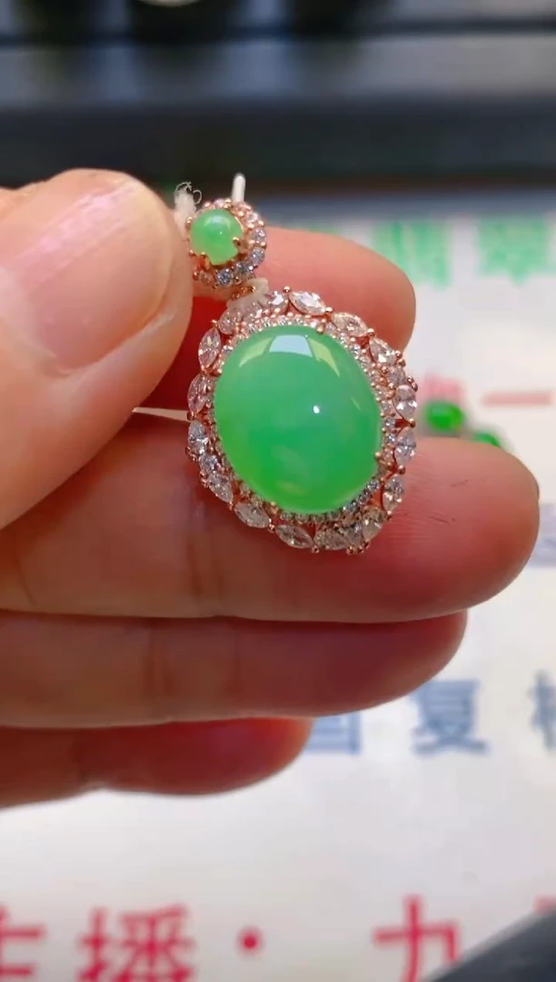 【闪购商品】翡翠耳饰银S925镶嵌天然A货翡翠