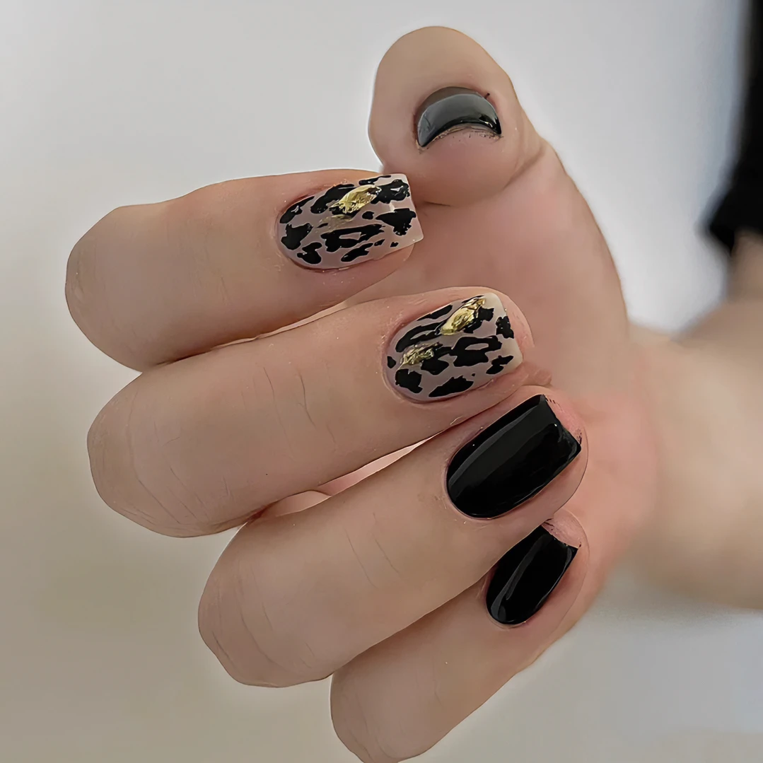 黑色豹纹 纯手工豹纹穿戴甲显白手绘美甲成品短款简约美甲贴片