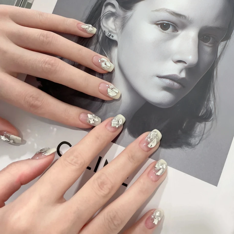 漫天星空  奶白色满钻显白手工穿戴式美甲贴片春夏新款光疗成品贴