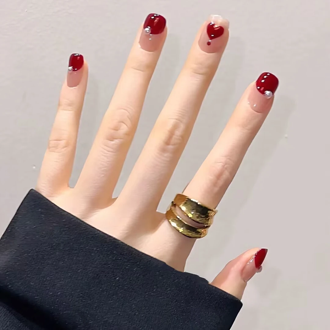 半圆法式 车厘子红显白手工穿戴甲手绘爱心学生美甲贴片新年美甲