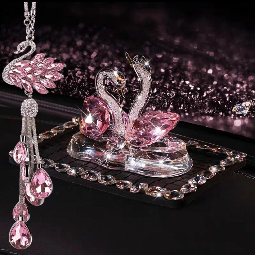 汽车摆件香水创意个性抖音网红车内仪表盘装饰品女神款水晶天鹅女