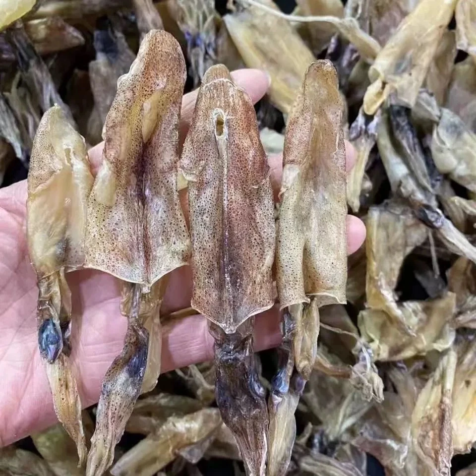 鱿鱼筒干船晒鱿鱼筒湛江锋味海产穿孔小鱿鱼干海兔干吊筒仔