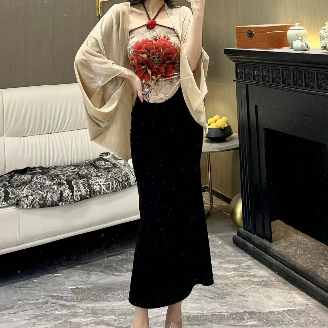 气质女人味轻奢时尚丝绒花色挂脖吊带无袖显瘦设计百搭小上衣女