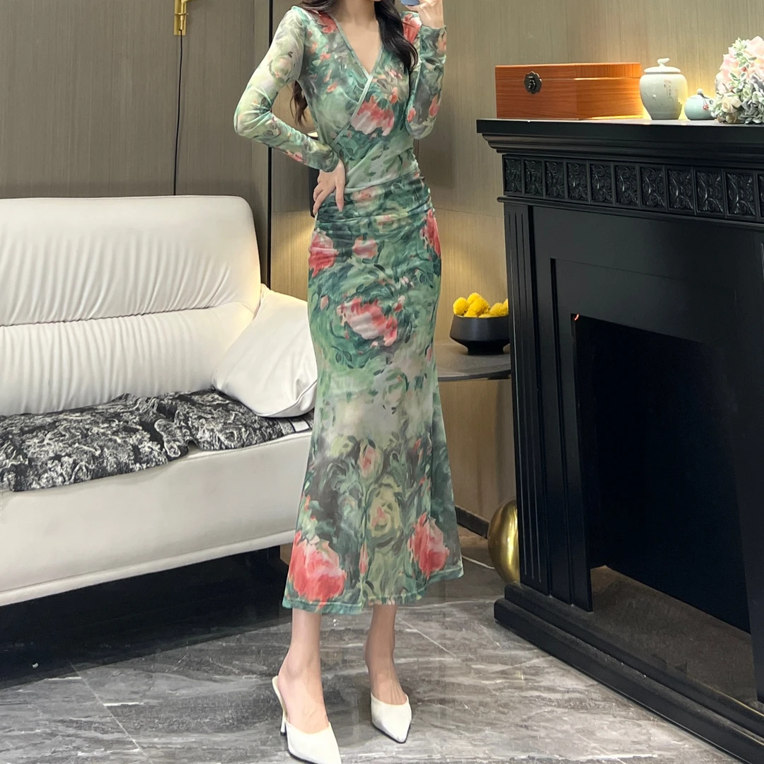 气质女人味轻奢V领长袖油画牡丹显瘦包身修身时尚百搭鱼尾连衣裙
