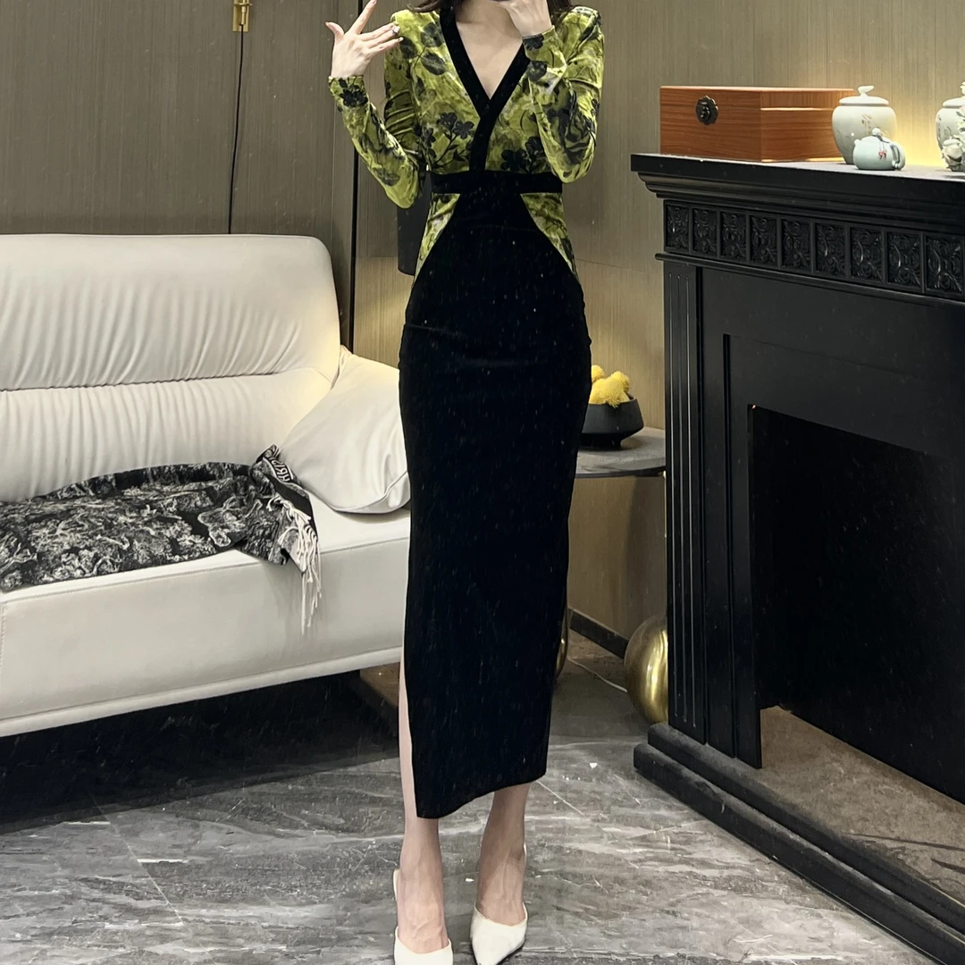 气质女人味轻奢V领长袖拼接丝绒松绿玫瑰显瘦包身百搭开衩连衣裙