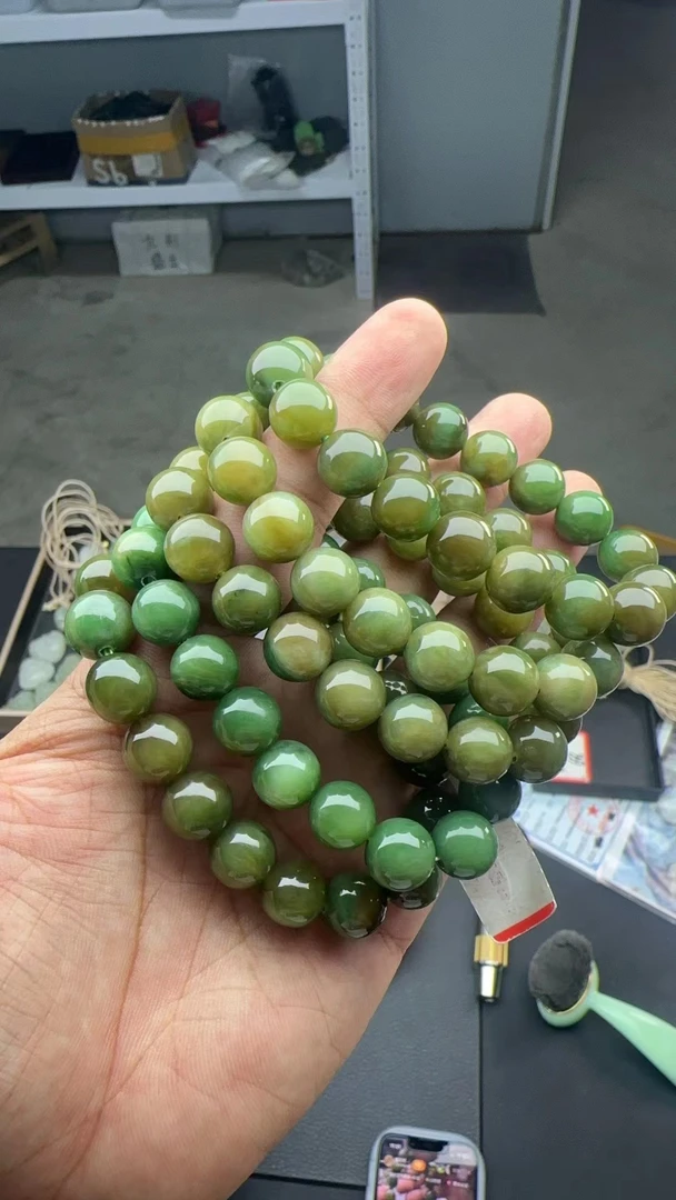 无黑点俄罗斯老坑碧玉糖三彩手串12mm 多样性发一SC004