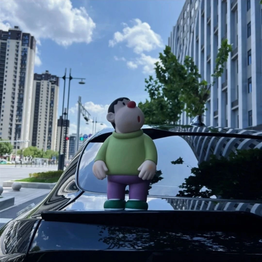 车载歪头胖虎汽车摆件呆萌创意车顶搪胶可爱胖虎车尾个性装饰超萌