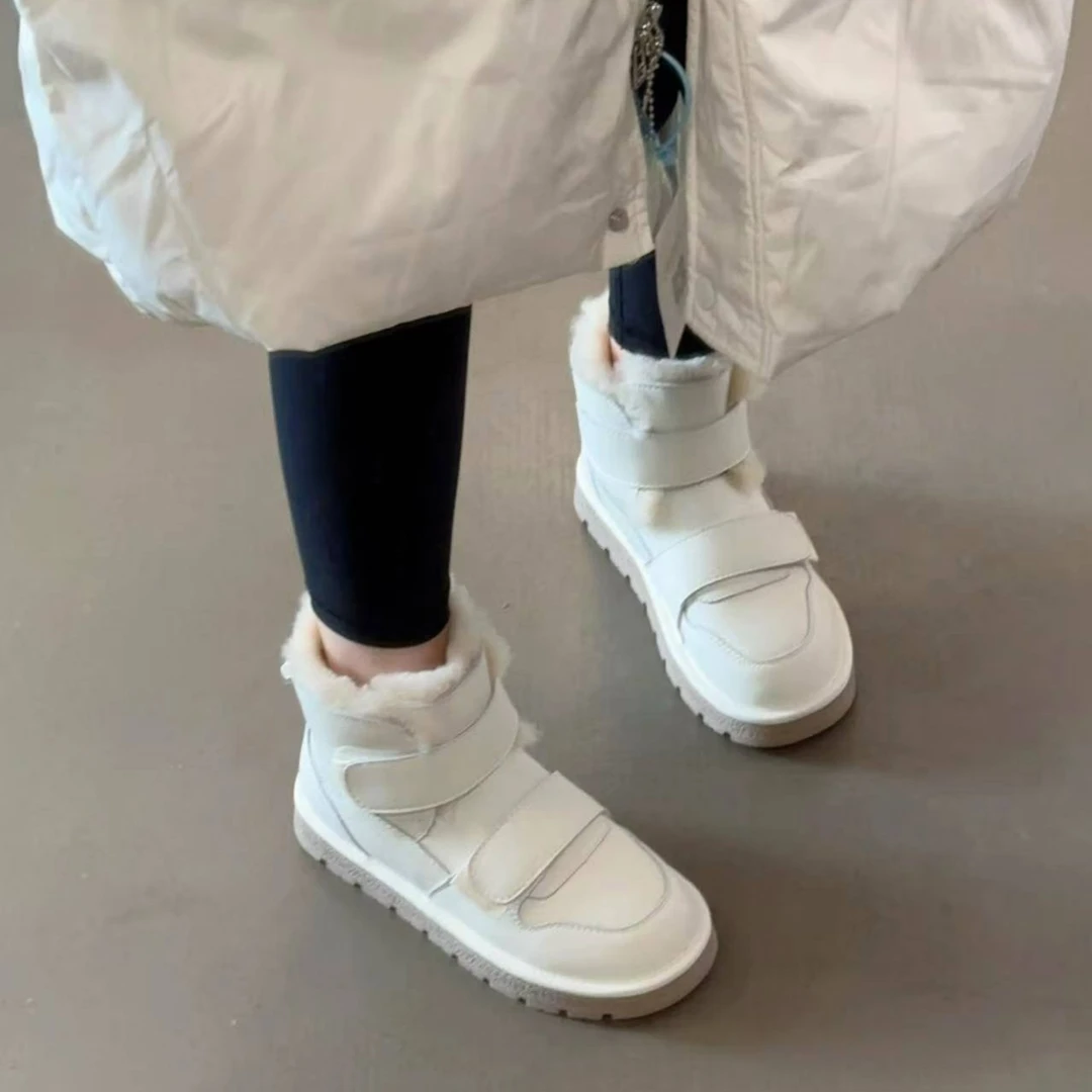 【BORAKOO】可可爱爱天啦撸~白色圆头魔术贴毛绒短靴