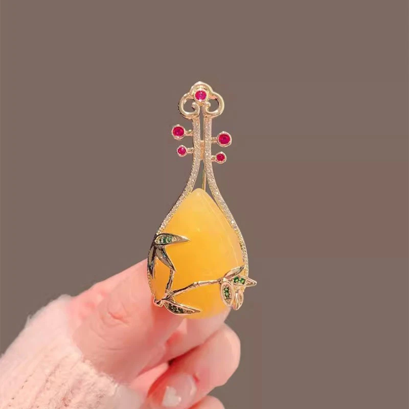 中式时尚琵琶胸针高档奢华胸花防走光轻奢别针乐器设计款衣服装饰