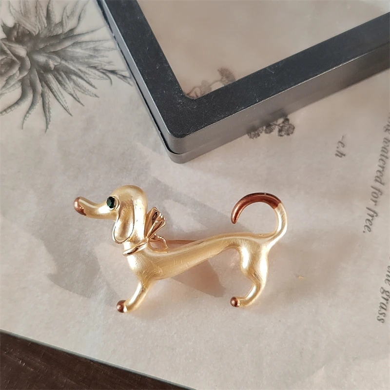 可爱腊肠狗胸针创意个性潮动物胸花别针简约时尚百搭西装大衣配饰