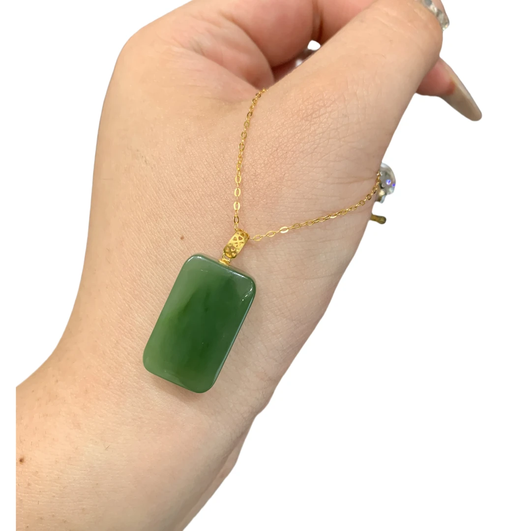 和田玉碧玉吊坠二厚牌牌女款时尚气质精美素款18k金镶嵌坠链推荐