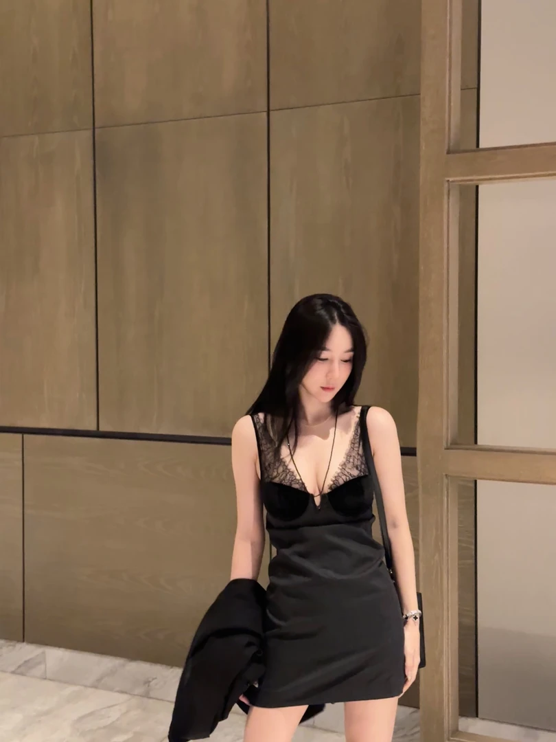 XHCHIC 高级定制款性感蕾丝拼接吊带裙修身显瘦连衣裙